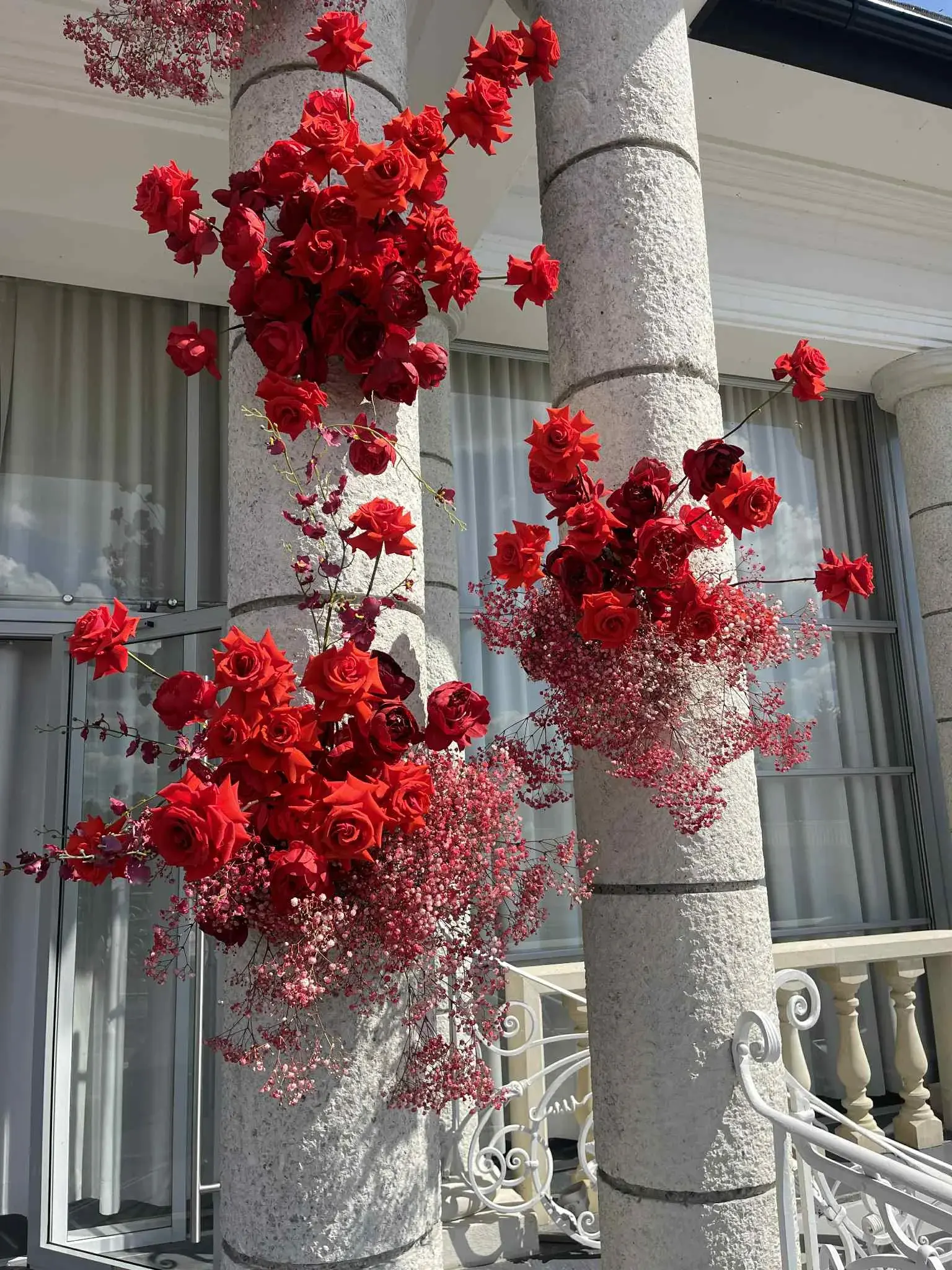Recurring botanical design for business spaces